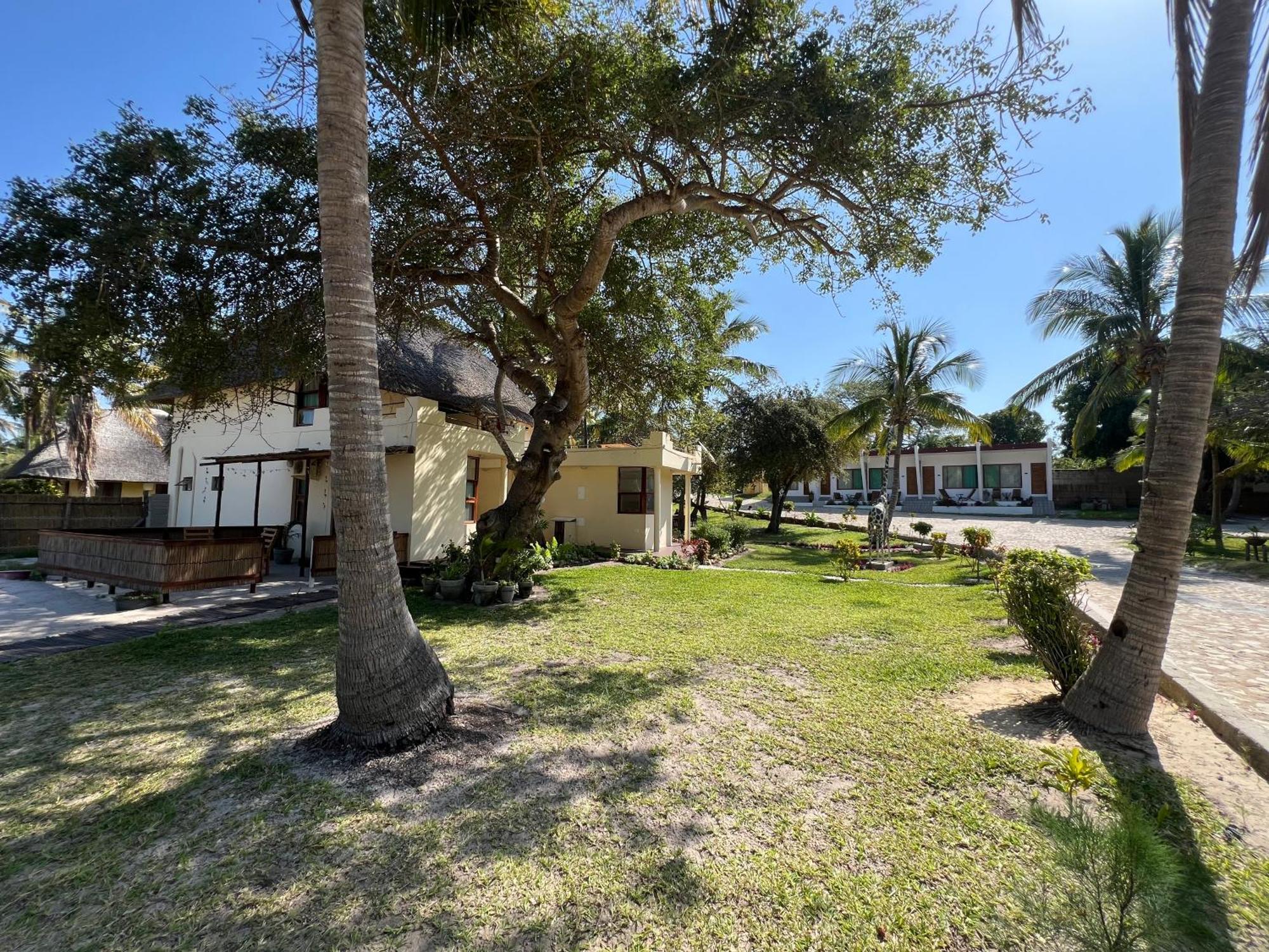 New Giraffe House Bed and Breakfast Vilankulo Buitenkant foto